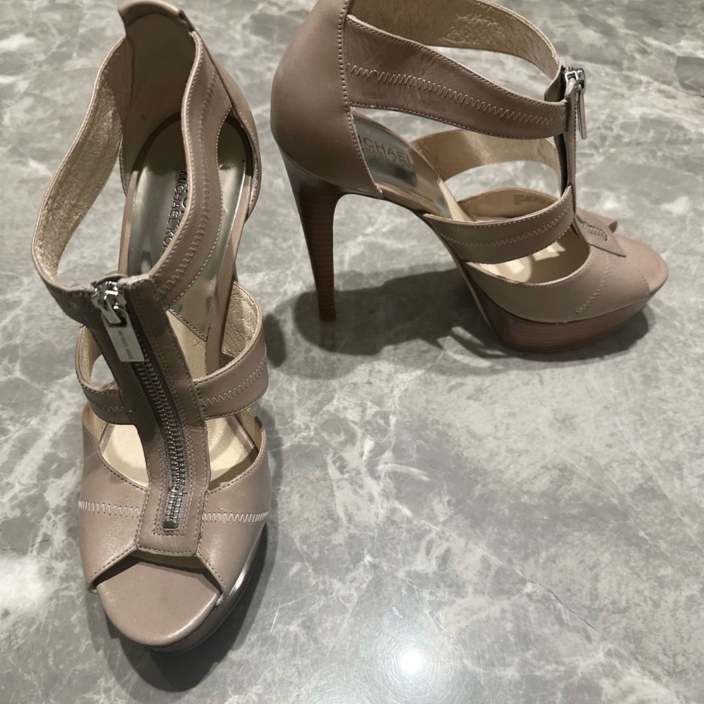 Michael Michael Kors Women SZ 9 Heels Neutral Gray Leather  Open Toe Zippy
